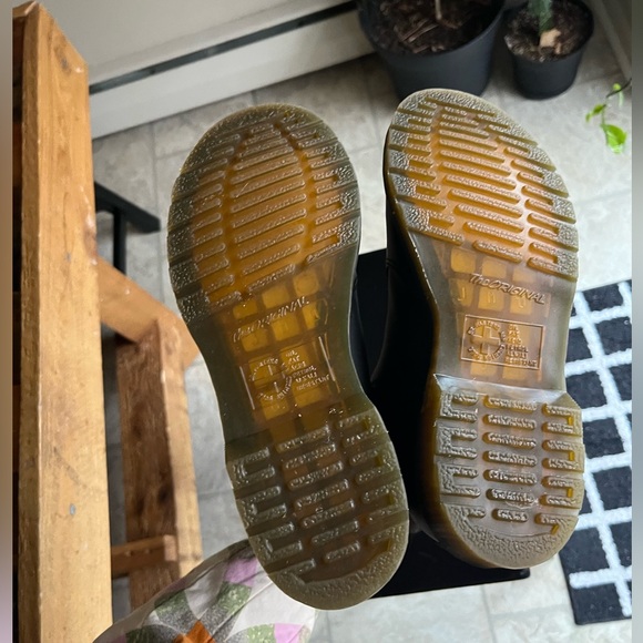 Dr. Martens 2976 Chelsea Boot - Women's - Picture 4 of 10